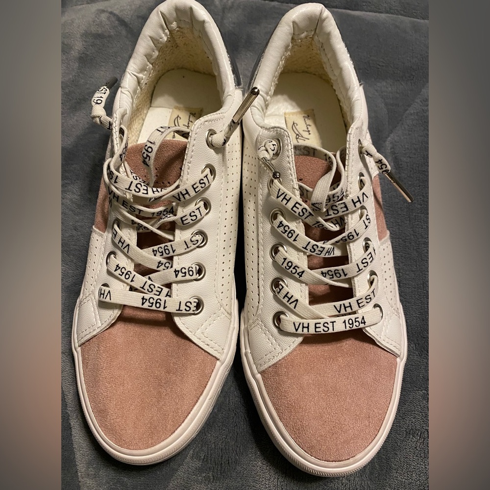 Vintage Havana blush and white dina 5.5 youth/ 7 womens